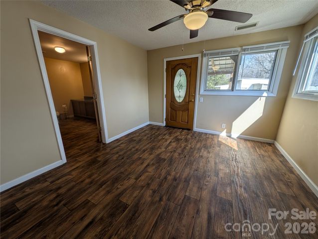 633 S Eastway Drive, Troutman, NC 28166