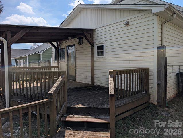 633 S Eastway Drive, Troutman, NC 28166