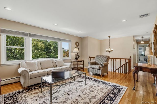 4 Letts Circle, Monroe, NY 10950