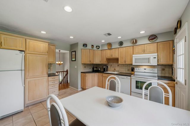4 Letts Circle, Monroe, NY 10950