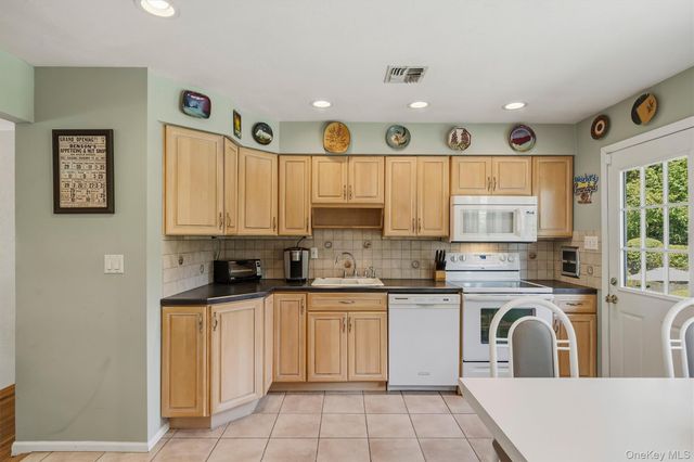 4 Letts Circle, Monroe, NY 10950