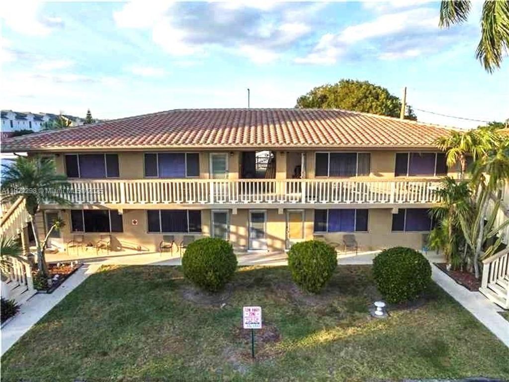 2121 NE 40th Ct 2, Lighthouse Point, FL 33064