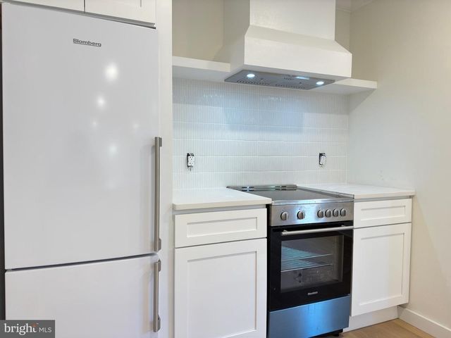 1703 GREEN ST #3, Philadelphia, PA 19130