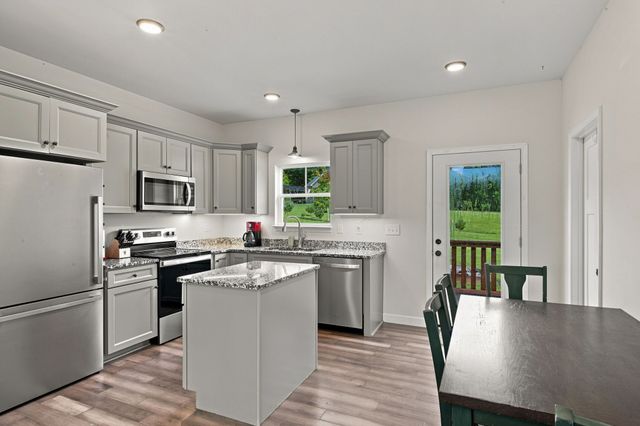 865 Hafner Rd, Charlotte, TN 37036