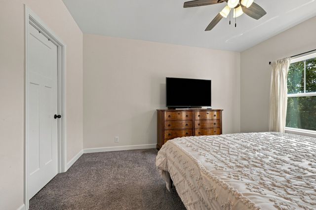 865 Hafner Rd, Charlotte, TN 37036