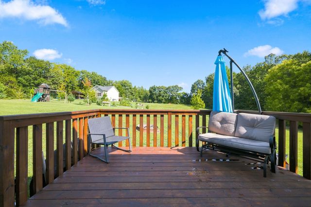 865 Hafner Rd, Charlotte, TN 37036