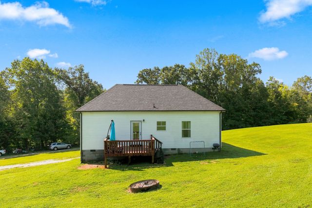 865 Hafner Rd, Charlotte, TN 37036