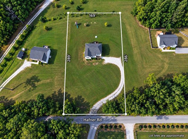 865 Hafner Rd, Charlotte, TN 37036