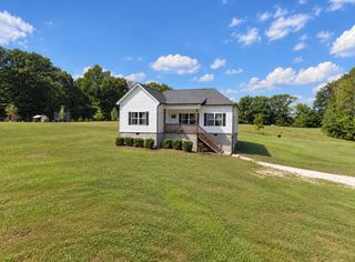 865 Hafner Rd, Charlotte, TN 37036