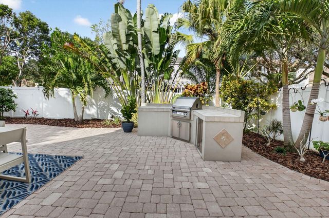 7759 Oak Grove Circle, Lake Worth, FL 33467