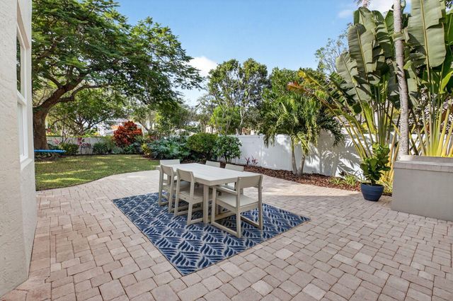 7759 Oak Grove Circle, Lake Worth, FL 33467