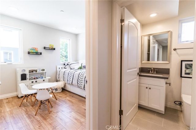 1737 S Longwood, Los Angeles, CA 90019