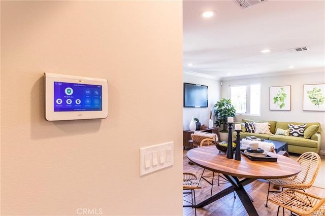 1737 S Longwood, Los Angeles, CA 90019