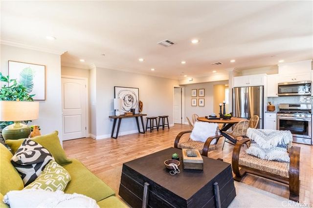 1737 S Longwood, Los Angeles, CA 90019