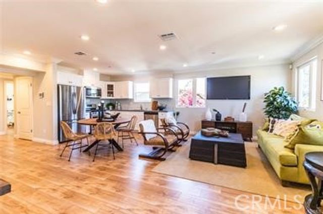 1737 S Longwood, Los Angeles, CA 90019