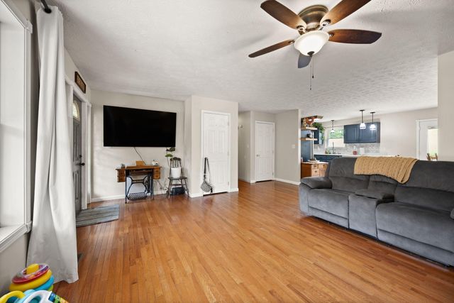 769 J B Buttrey Road, London, KY 40741