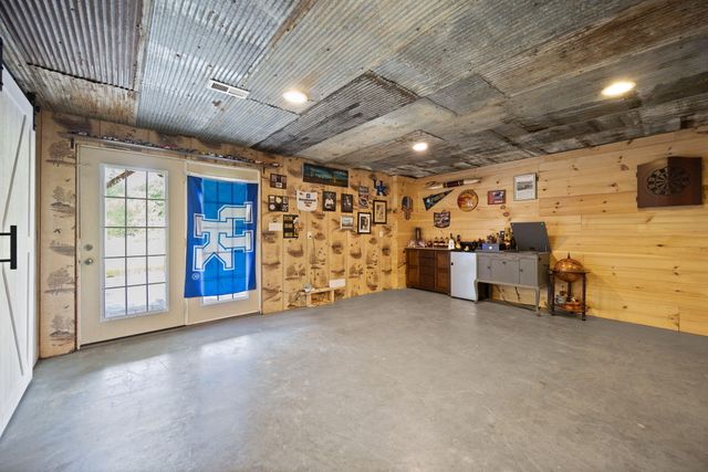 769 J B Buttrey Road, London, KY 40741