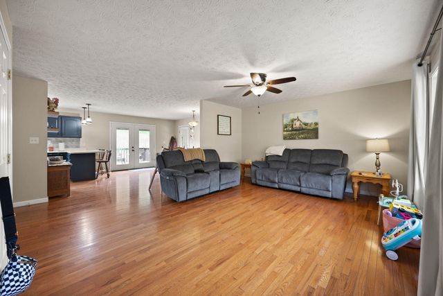 769 J B Buttrey Road, London, KY 40741