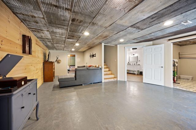 769 J B Buttrey Road, London, KY 40741