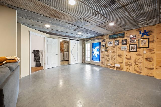 769 J B Buttrey Road, London, KY 40741