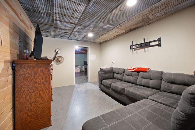 769 J B Buttrey Road, London, KY 40741