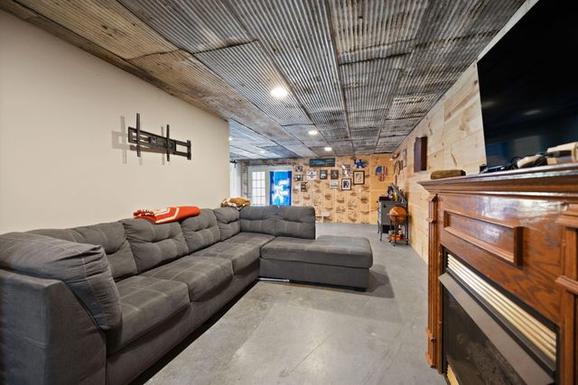 769 J B Buttrey Road, London, KY 40741