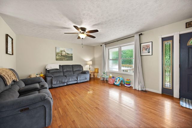 769 J B Buttrey Road, London, KY 40741