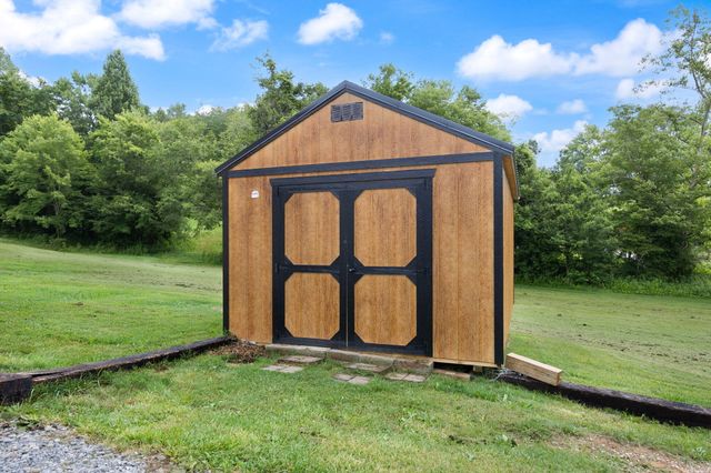 769 J B Buttrey Road, London, KY 40741