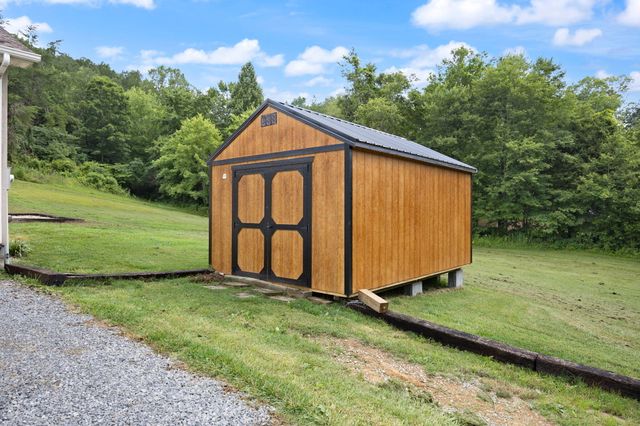 769 J B Buttrey Road, London, KY 40741