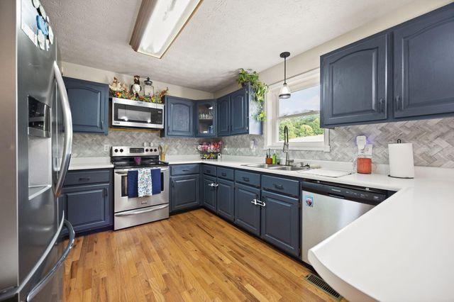 769 J B Buttrey Road, London, KY 40741