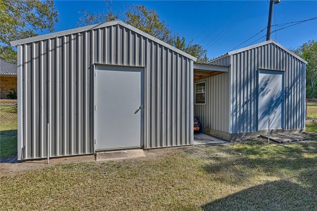 1705 Eldon, Brenham, TX 77833