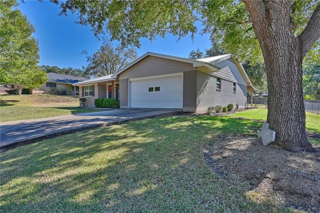 1705 Eldon, Brenham, TX 77833