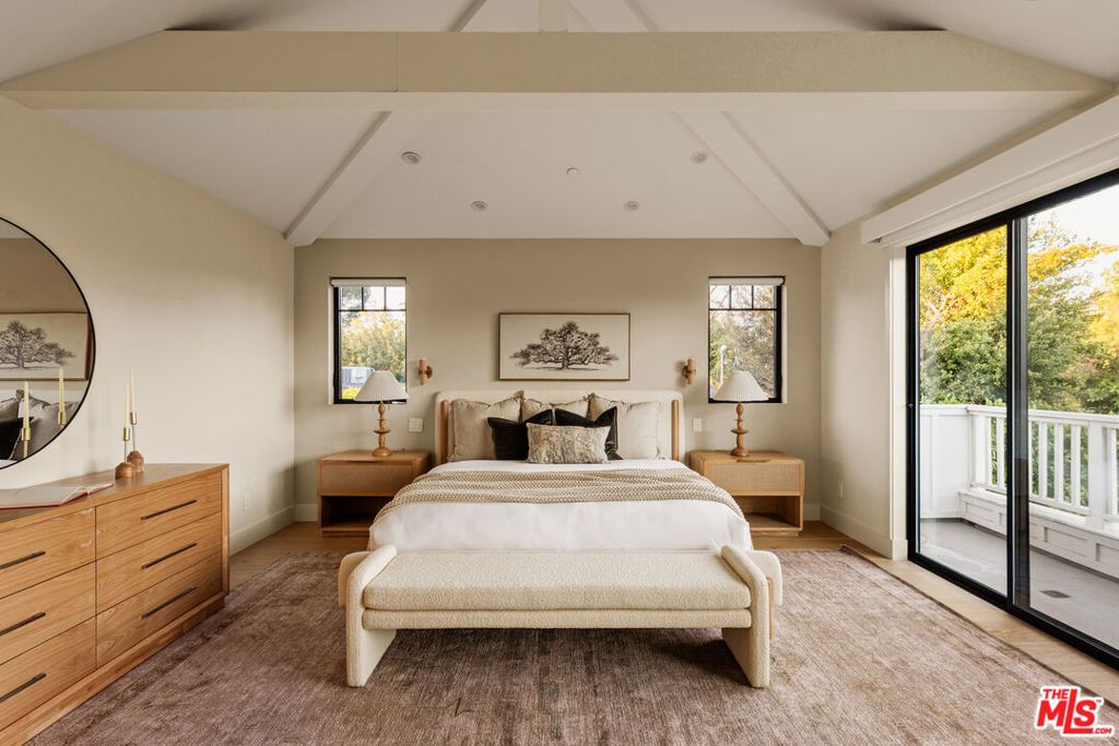 Image 12 of property listing at 4448 Camellia Avenue, Studio City, CA 91602