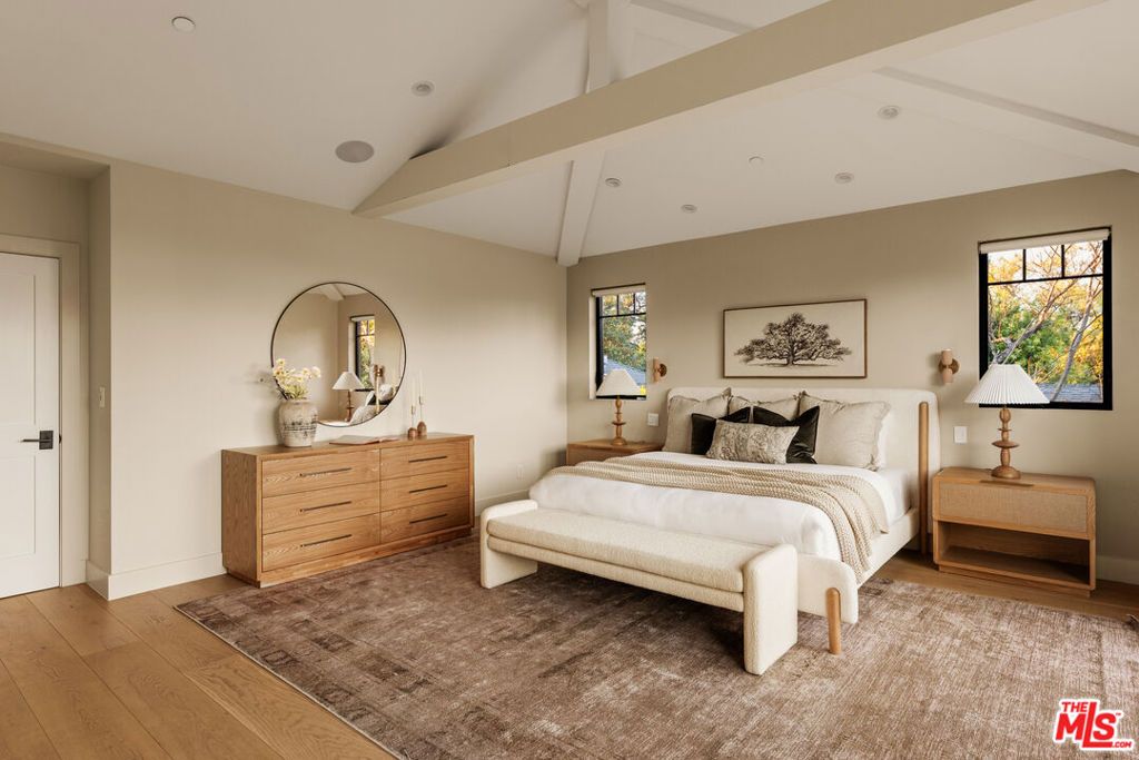 Image 13 of property listing at 4448 Camellia Avenue, Studio City, CA 91602