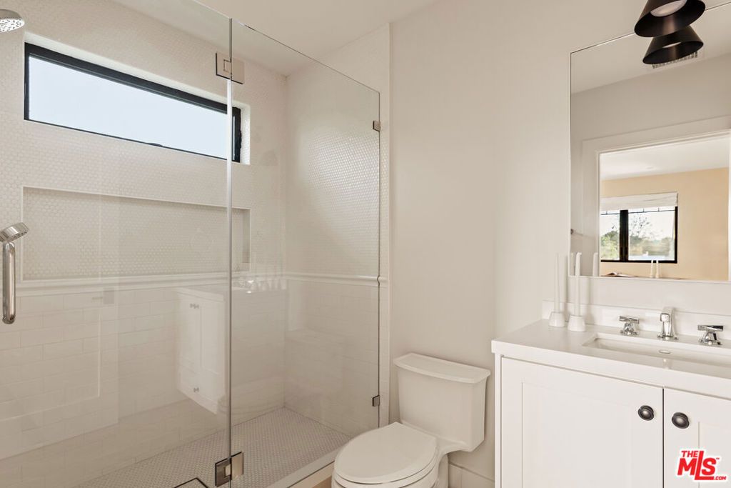 Image 19 of property listing at 4448 Camellia Avenue, Studio City, CA 91602