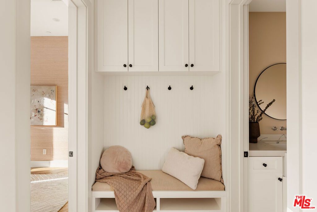 Image 4 of property listing at 4448 Camellia Avenue, Studio City, CA 91602