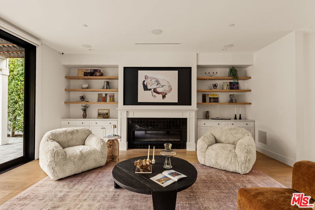 Image 6 of property listing at 4448 Camellia Avenue, Studio City, CA 91602