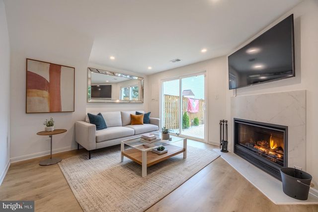 6347 CHIMNEY WOOD CT, Alexandria, VA 22306