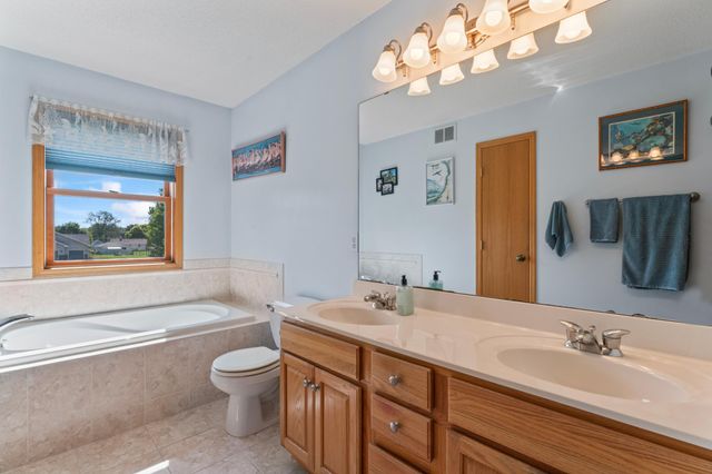 1405 17th Drive SW, Austin, MN 55912