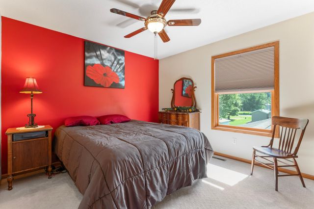 1405 17th Drive SW, Austin, MN 55912