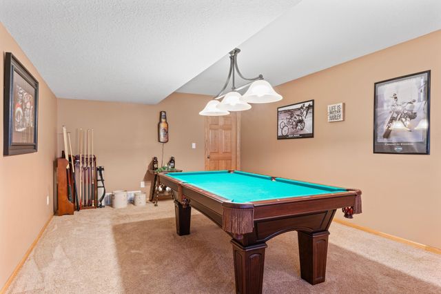 1405 17th Drive SW, Austin, MN 55912