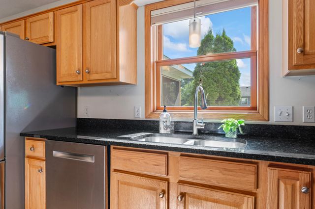 1405 17th Drive SW, Austin, MN 55912