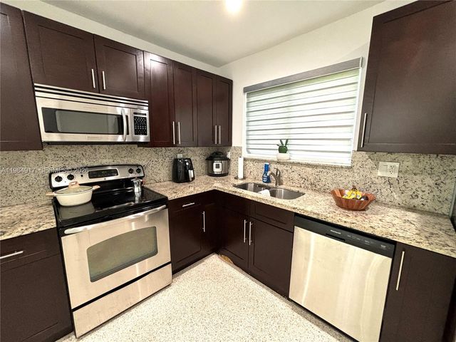 30 NE 125th St, North Miami, FL 33161