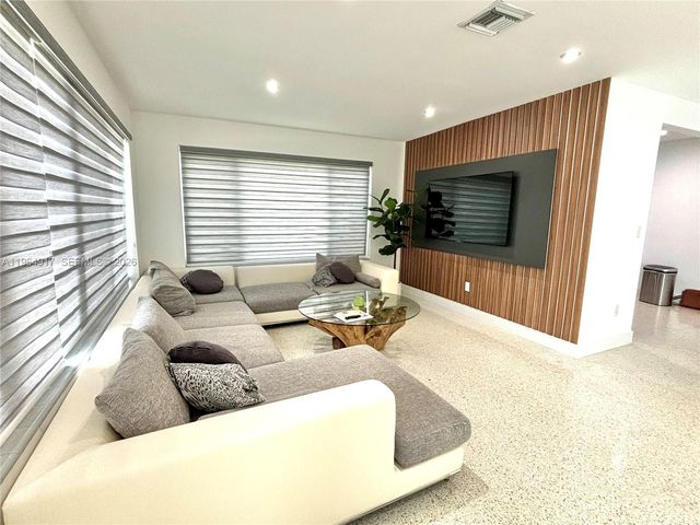 30 NE 125th St, North Miami, FL 33161