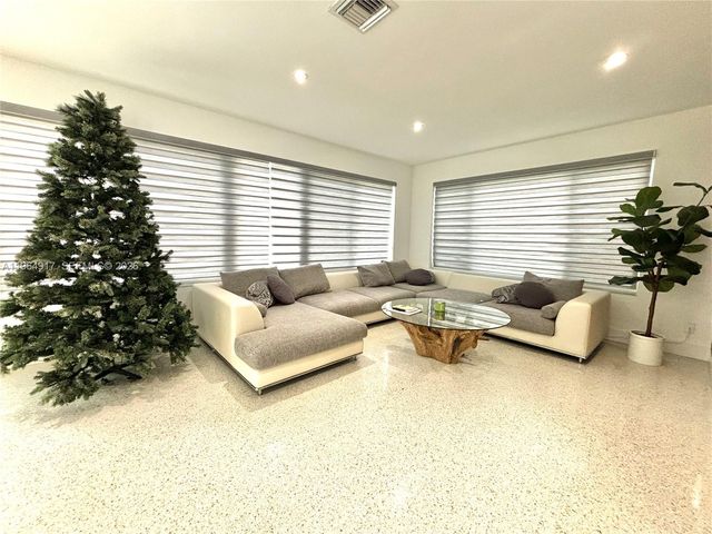 30 NE 125th St, North Miami, FL 33161