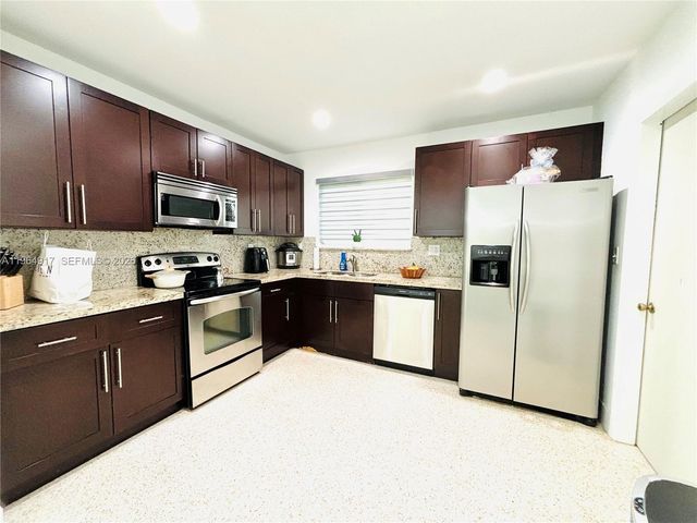 30 NE 125th St, North Miami, FL 33161