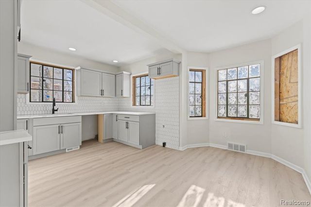 4015 Glendale Street, Detroit, MI 48238