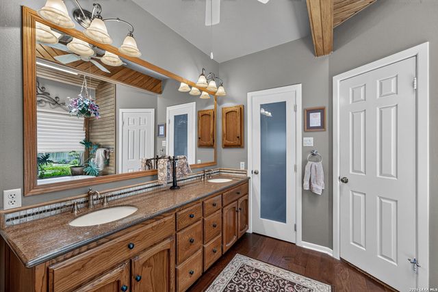 12514 Chapel Bell St, San Antonio, TX 78230