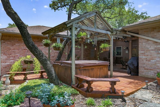 12514 Chapel Bell St, San Antonio, TX 78230