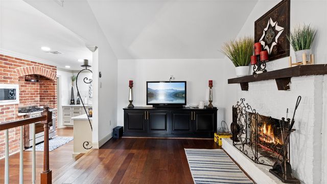 2701 Mount Vernon Drive, Dickinson, TX 77539